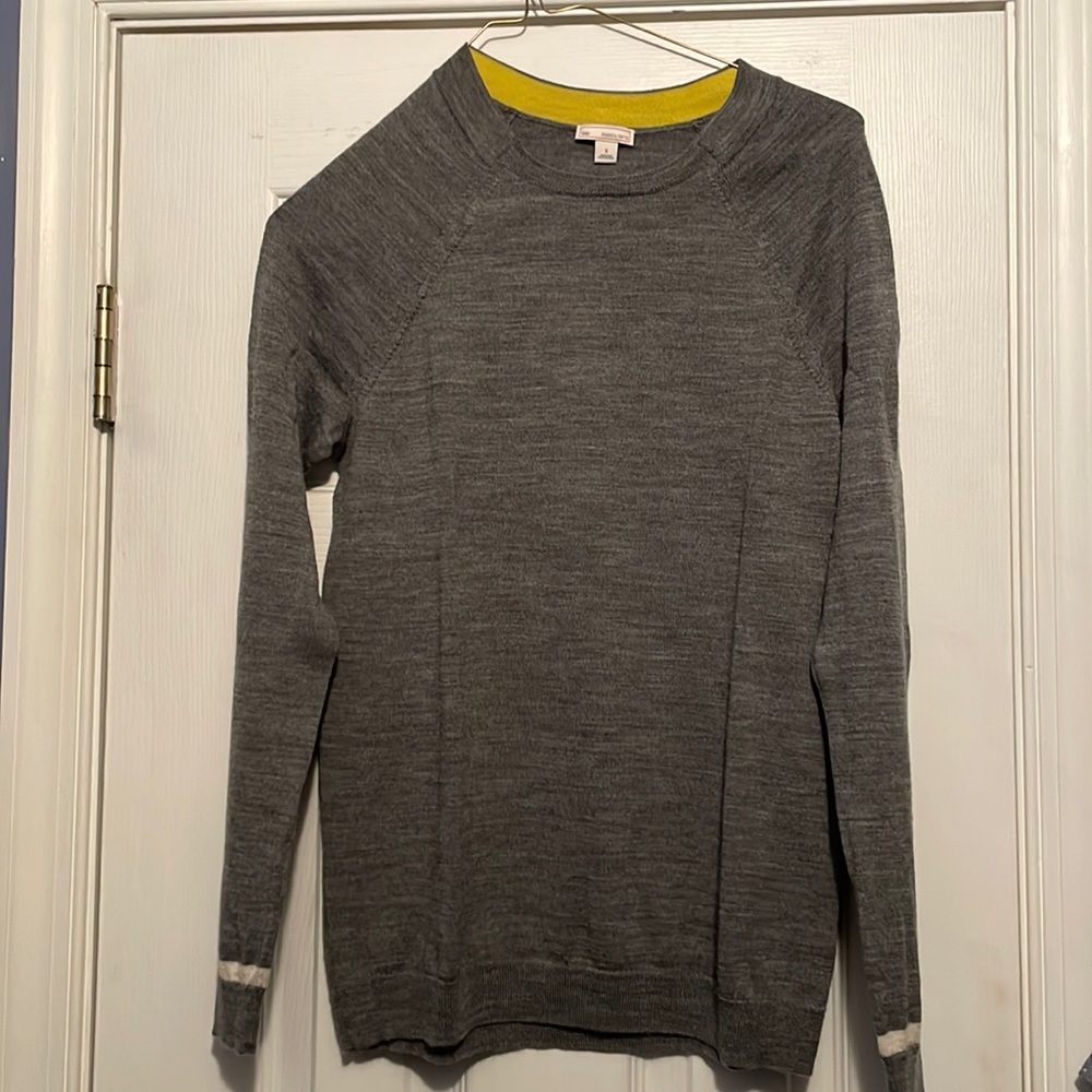 Gap Women’s light sweater top